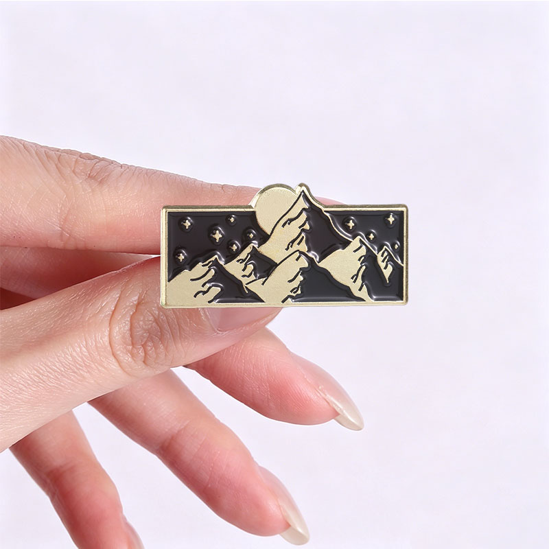 شارة معدنية مطلية بالمينا بتصم - مراجعة Travel Accessories Jewelry وسعره