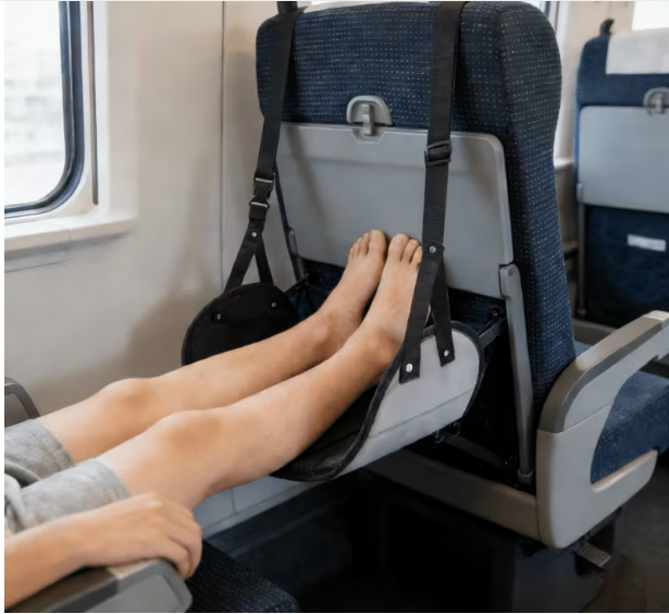 مسند قدم قابل للتعديل مع حزام  - مراجعة Travel Accessories Long Flight وسعره